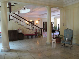 Side view of entrance hall